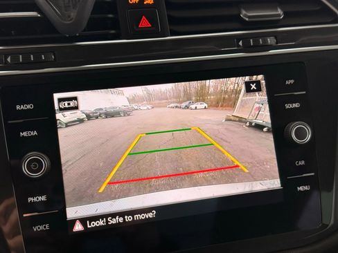 Used 2022 Volkswagen Tiguan SE w/ Panoramic Sunroof Package image 87