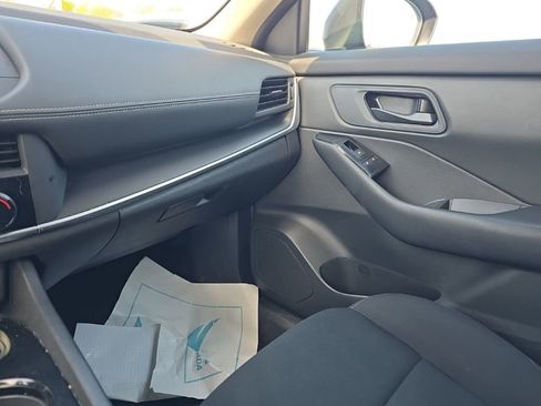 Used 2024 Nissan Rogue S image 19