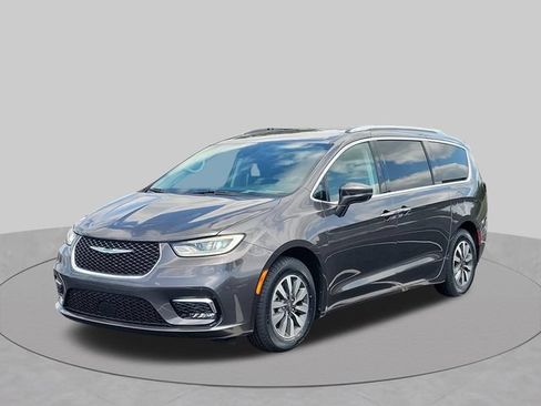 Used 2021 Chrysler Pacifica Touring-L FWD image 1