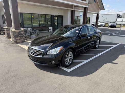 Used 2013 INFINITI M37 w/ Premium Pkg RWD image 2