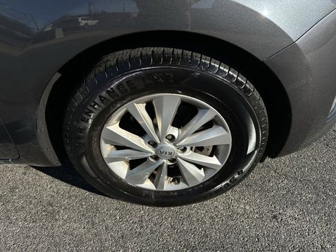 Used 2018 Kia Sedona LX w/ LX Essentials Premium Package image 25