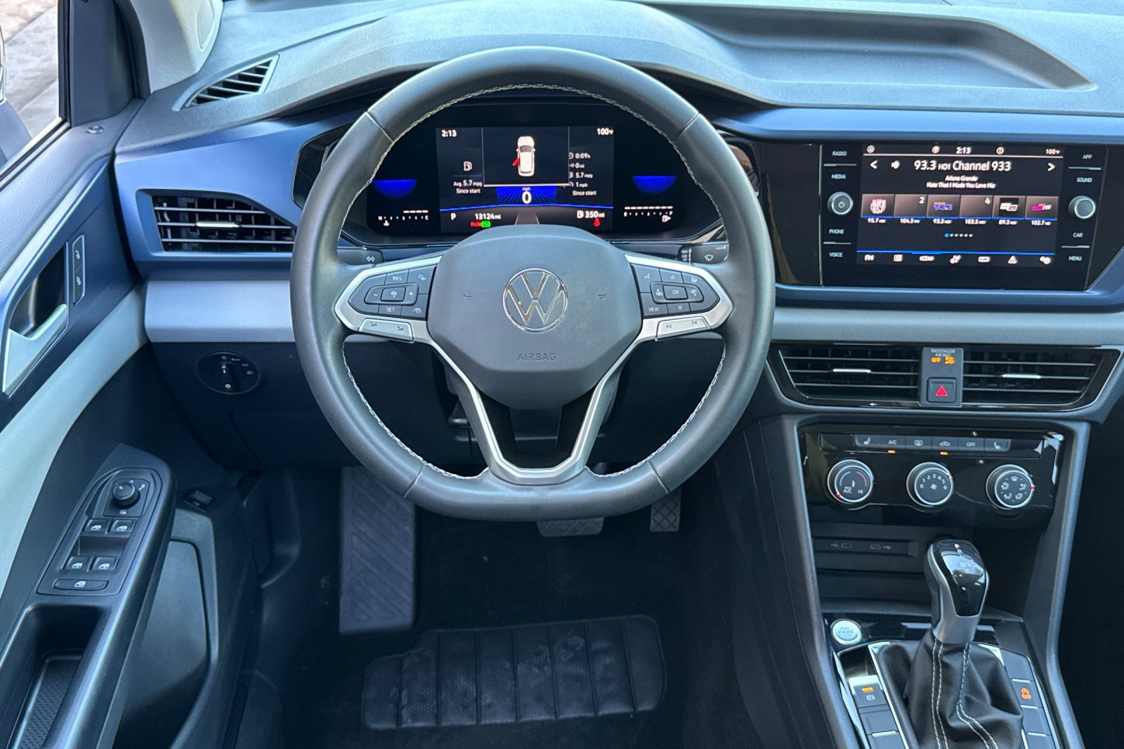 Used 2023 Volkswagen Taos SE w/ Panoramic Sunroof Package FWD image 14