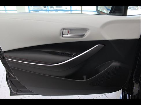 Used 2025 Toyota Corolla SE FWD image 15