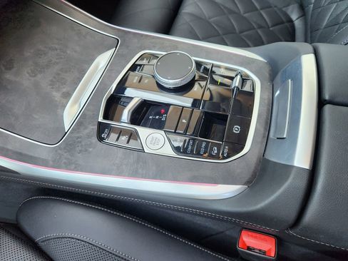 Used 2023 BMW X7 xDrive40i w/ Premium Package AWD/4WD image 18