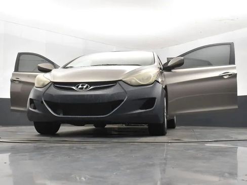 Used 2012 Hyundai Elantra GLS w/ Preferred Pkg 3 FWD image 11