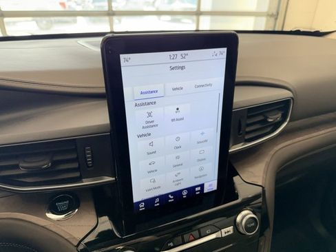 Used 2023 Ford Explorer Platinum w/ Technology Package image 37