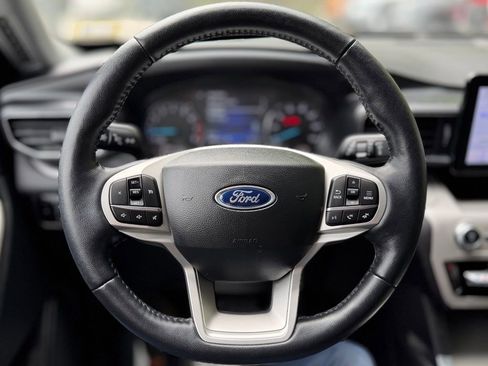 Used 2023 Ford Explorer XLT w/ Equipment Group 202A AWD/4WD image 11