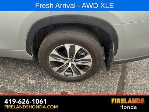Used 2024 Toyota Highlander XLE AWD/4WD image 13