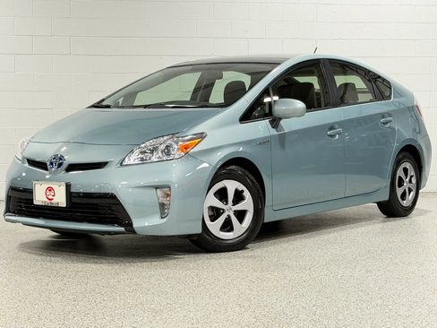 Used 2014 Toyota Prius Three w/ Solar Roof Package FWD image 2