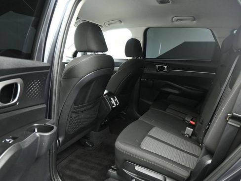 Used 2023 Kia Sorento LX image 19
