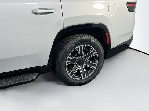 Used 2022 Jeep Wagoneer Series III w/ Flexible Seating Group image 31