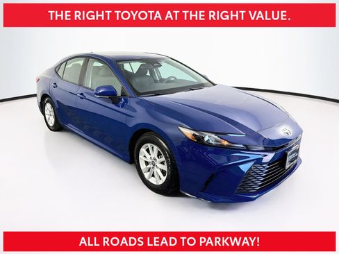 Used 2025 Toyota Camry LE FWD image 1