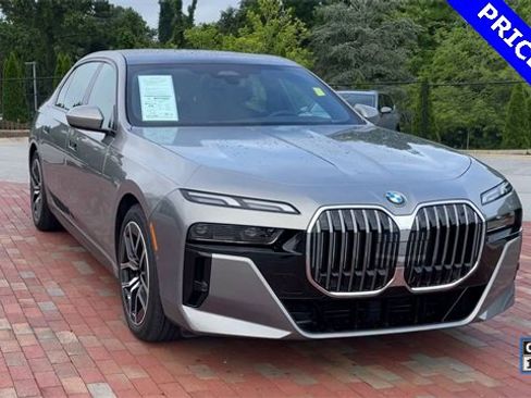 Used 2024 BMW 740i image 4