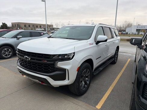 Used 2024 Chevrolet Suburban Z71 w/ Luxury Package image 3