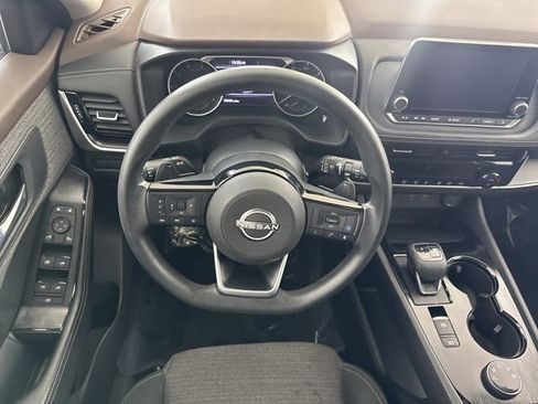 Used 2022 Nissan Rogue SV image 29
