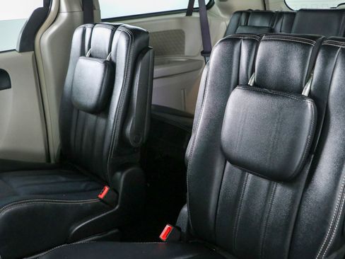 Used 2016 Chrysler Town & Country Touring FWD image 25
