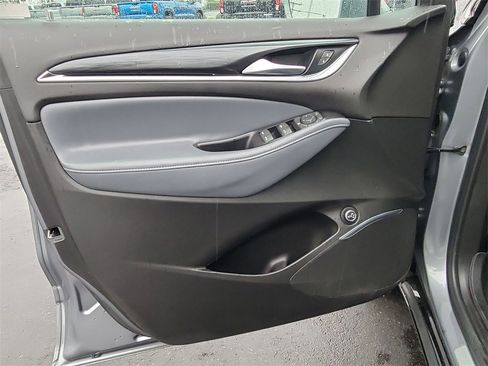 Used 2018 Buick Enclave Essence image 23