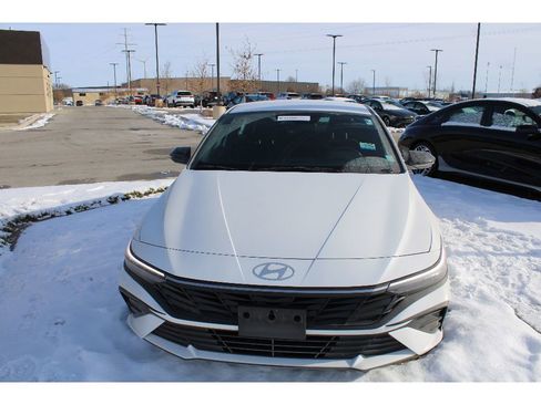 Certified 2025 Hyundai Elantra Sport image 4