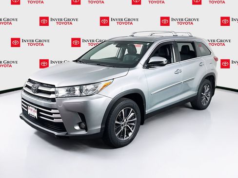 Used 2019 Toyota Highlander XLE AWD/4WD image 1