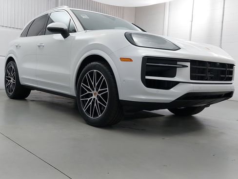 New 2026 Porsche Cayenne image 9