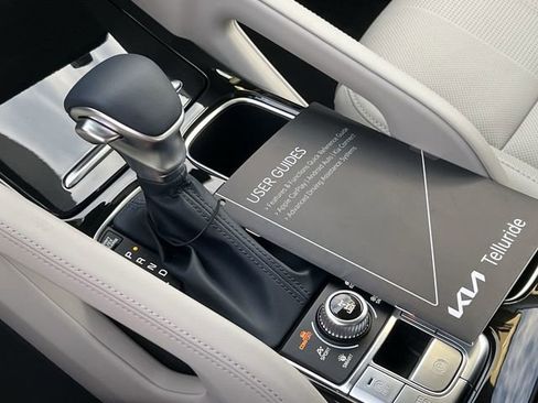 Used 2024 Kia Telluride SX w/ Towing Package AWD/4WD image 22