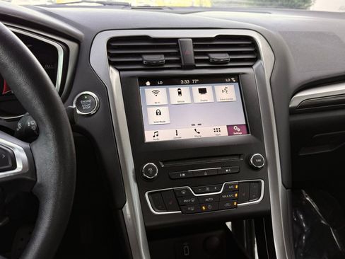 Used 2018 Ford Fusion SE w/ Equipment Group 602A FWD image 38