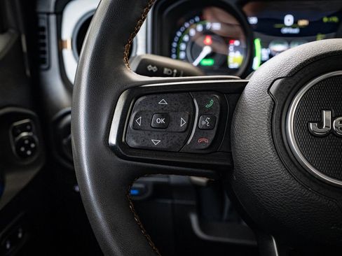 Used 2024 Jeep Wrangler Unlimited image 29