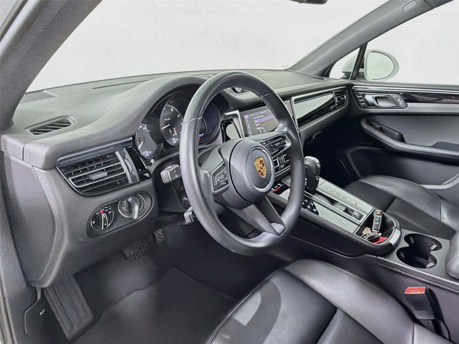 Certified 2022 Porsche Macan AWD/4WD image 4