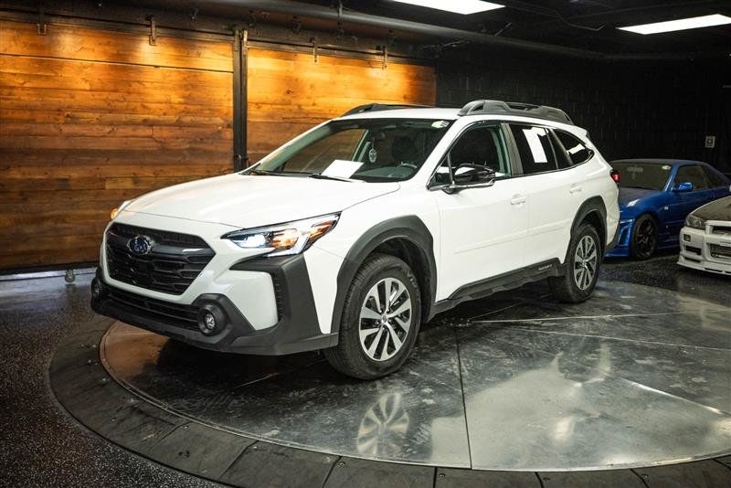 Used 2025 Subaru Outback Premium AWD/4WD image 2