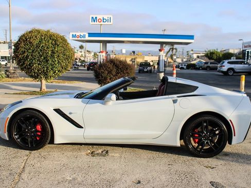 Used 2019 Chevrolet Corvette Stingray Coupe w/ 1LT RWD image 2