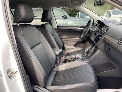 Used 2023 Volkswagen Tiguan SE image 33