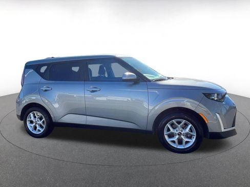 Used 2025 Kia Soul LX w/ LX Technology Package image 8