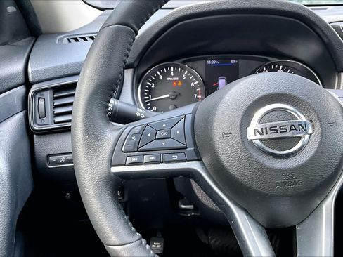 Used 2019 Nissan Rogue SV FWD image 24