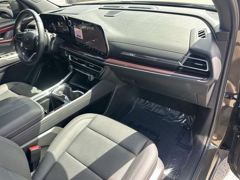 Used 2024 Chevrolet Traverse Z71 w/ Enhanced Driving Package AWD/4WD image 29