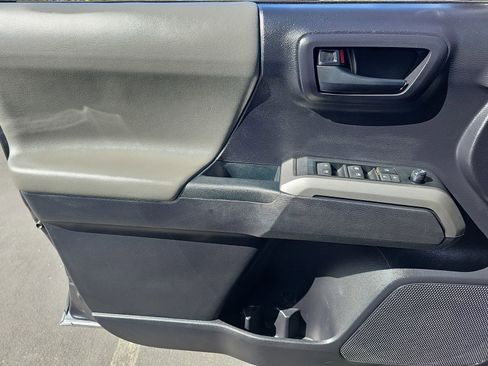 Used 2020 Toyota Tacoma SR5 RWD image 26