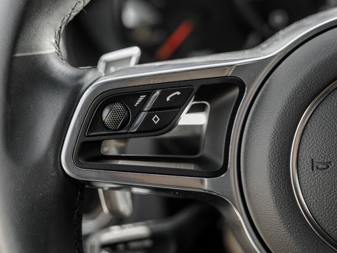 Used 2024 Porsche 718 Boxster w/ Premium Package image 17