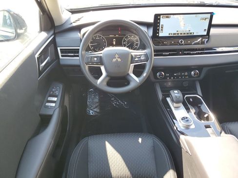 New 2026 Mitsubishi Outlander ES image 14