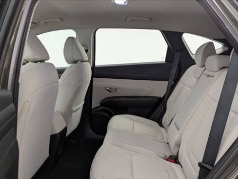 Used 2025 Hyundai Tucson SE FWD image 17