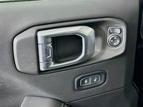 Used 2023 Jeep Wrangler Unlimited Sahara w/ Cold Weather Group AWD/4WD image 15