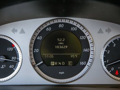 Used 2011 Mercedes-Benz GLK 350 4MATIC image 13