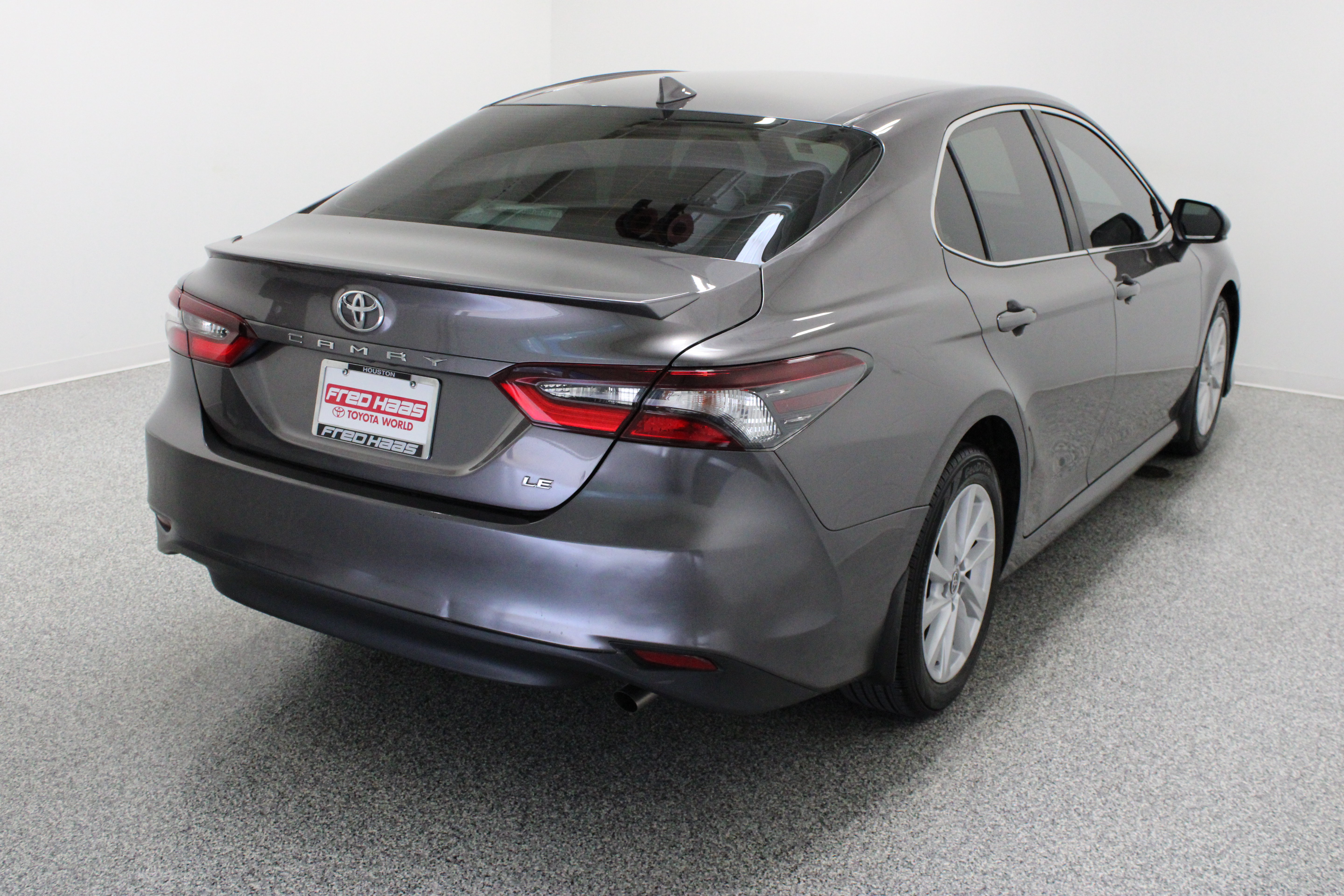 Used 2022 Toyota Camry LE FWD image 7