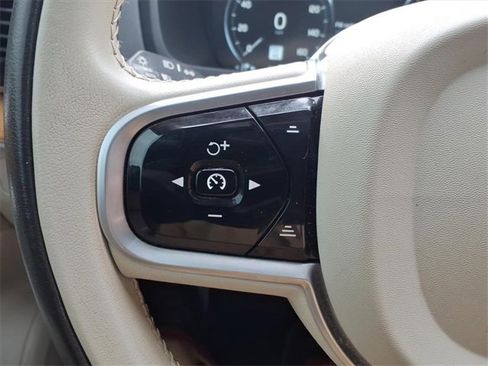 Used 2021 Volvo XC90 T5 Momentum w/ Advanced Package image 22