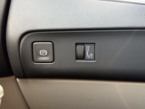 Used 2024 Buick Enclave Essence w/ Experience Buick Package AWD/4WD image 29