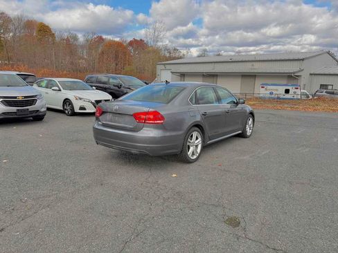 Used 2014 Volkswagen Passat 2.5 SE image 7