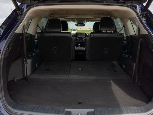 Used 2022 Toyota Highlander XLE AWD/4WD image 12