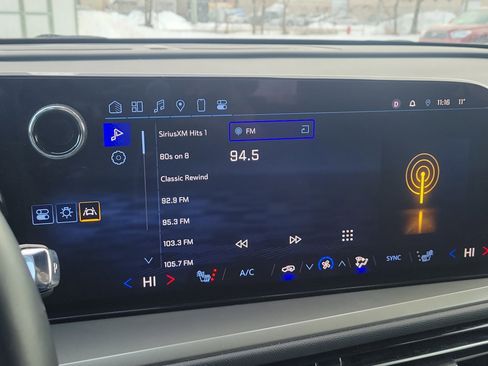 Used 2024 Chevrolet Traverse LT image 28