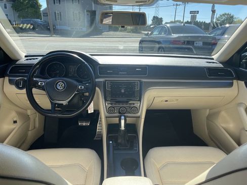 Used 2018 Volkswagen Passat 2.0T R-Line image 21