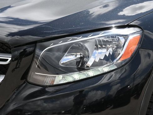 Used 2019 Mercedes-Benz GLC 300 4MATIC image 25