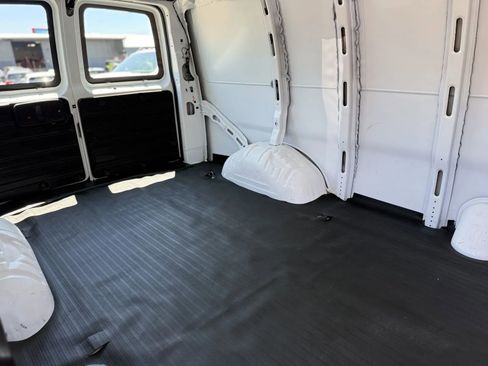 Used 2023 Chevrolet Express 2500 image 28