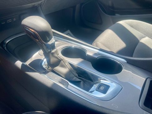 Used 2025 Chevrolet Malibu LT FWD image 12